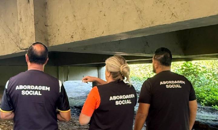 Abordagem Social realiza atendimentos na Ponte da Marginal Leste, na Meia Praia
