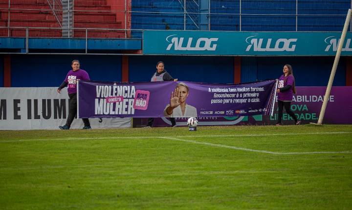 ACII leva campanha “Aqui Não” ao Estádio Dr. Hercílio Luz e reforça combate à violência contra a mulher