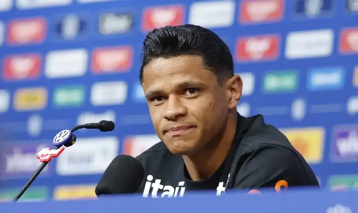 Aposta de Ancelotti, Douglas Santos explica apoio tático a Vini Jr.