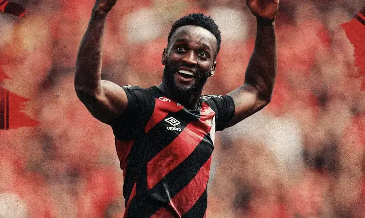 Athletico-PR brilha no 2º tempo, vence a Chapecoense e entra no G-5 