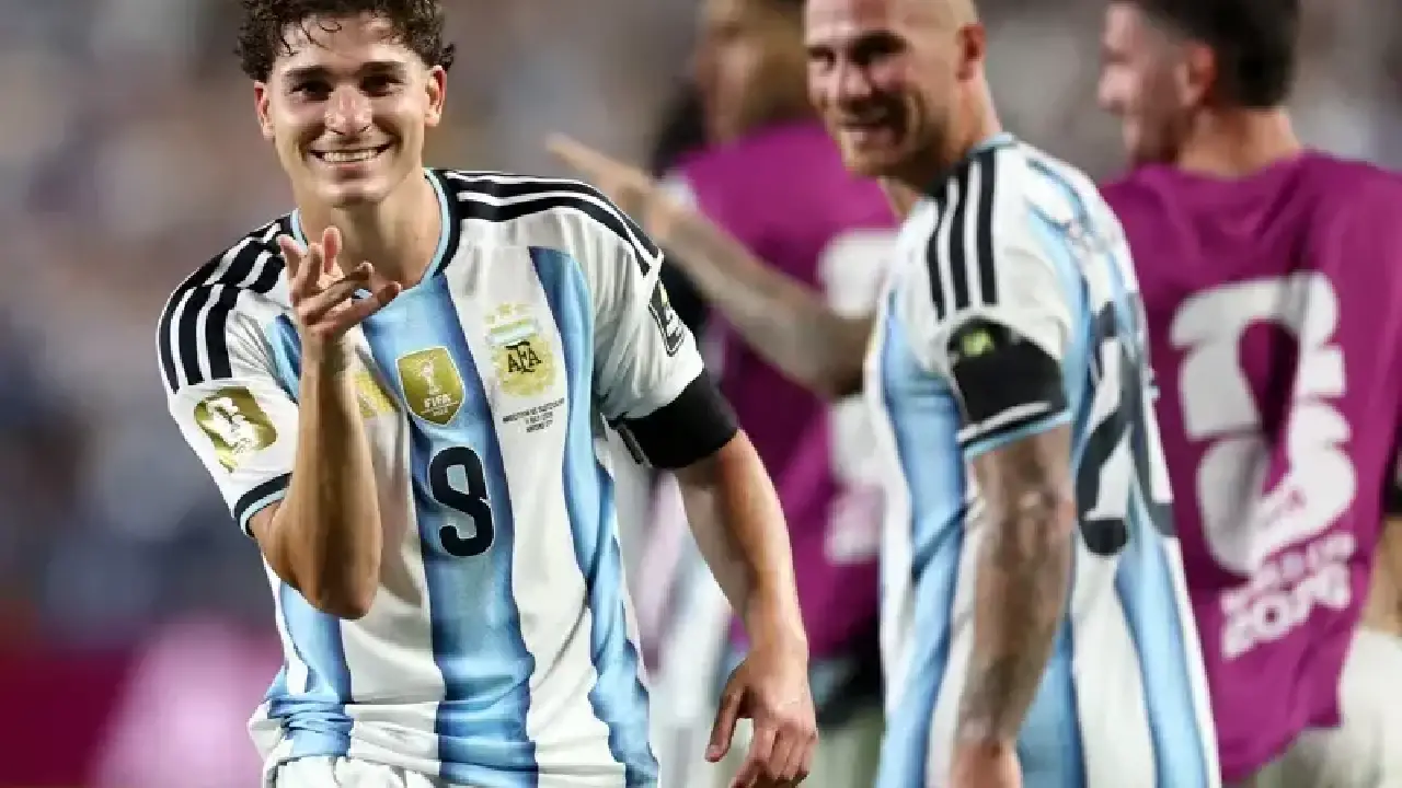 Atual campeã da Copa do Mundo, a Argentina venceu a Suíça e vai em busca do tetracampeonato - Confira outros resultados do sábado