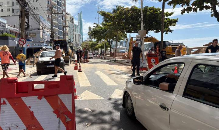 Avenida Atlântica volta a operar em meia pista no trecho da Rua 1001 nesta segunda-feira 