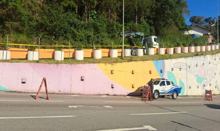 Avenida Martin Luther terá operação pare e siga na quinta-feira para retirada de rochas