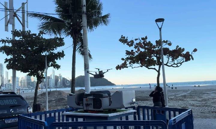 Balneário Camboriú inicia testes com drone automatizado para reforçar segurança pública