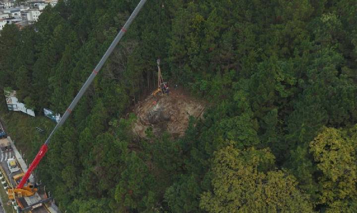 Balneário Camboriú: Limpeza geológica é concluída no talude da Rua Indonésia e obra avança para nova etapa