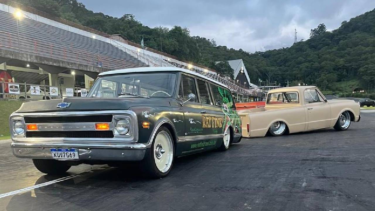Balneário Camboriú recebe desfile com cerca de 500 carros antigos neste sábado