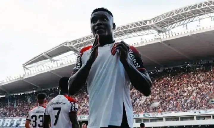 Brasileirão: Athletico entra no G-4, Bragantino atropela Vasco e Corinthians vence - Confira os resultados do domingo