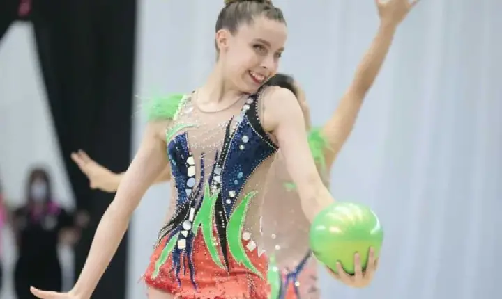 Campeã brasileira de ginástica Isabelle Marciniak morre aos 18 anos