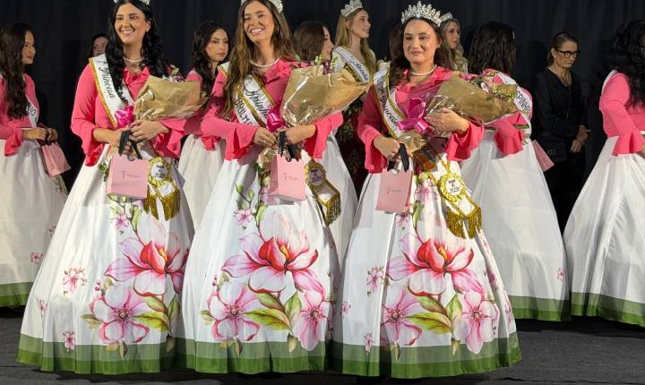 Candidata do Brilhante I é eleita rainha da 40ª Festa Nacional do Colono de Itajaí