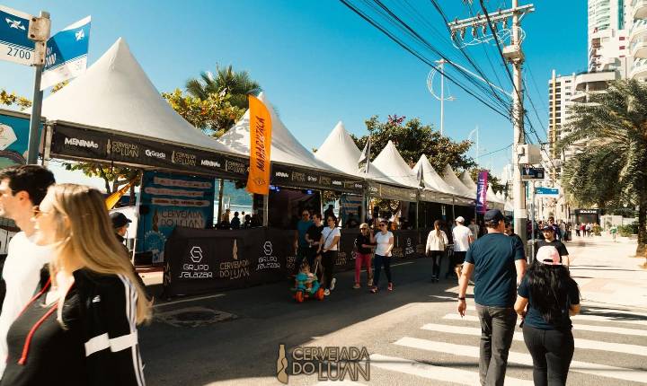 Cervejada do Luan cresce de encontro entre amigos para uma das barracas mais disputadas da Festa dos Amigos de Balneário Camboriú