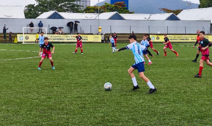 Começou a disputa: Copinha do Mundo 2026 movimenta o futebol de base em Balneário Camboriú 