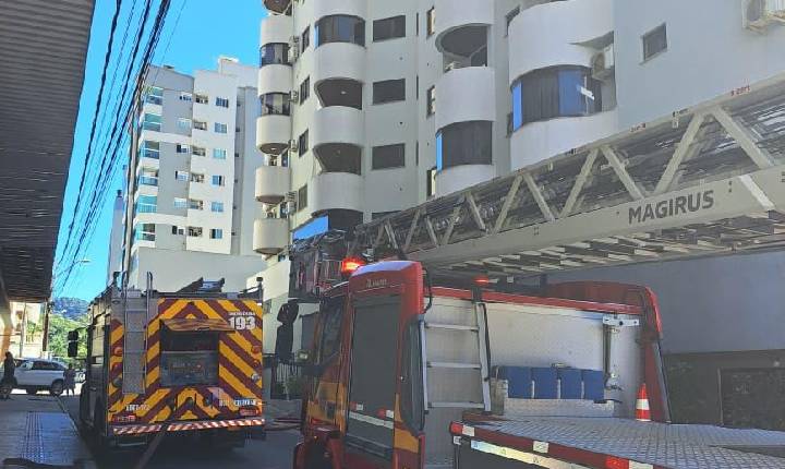 Corpo de Bombeiros combate incêndio em apartamento em Itapema e veículo totalmente destruído pelo fogo em Camboriú