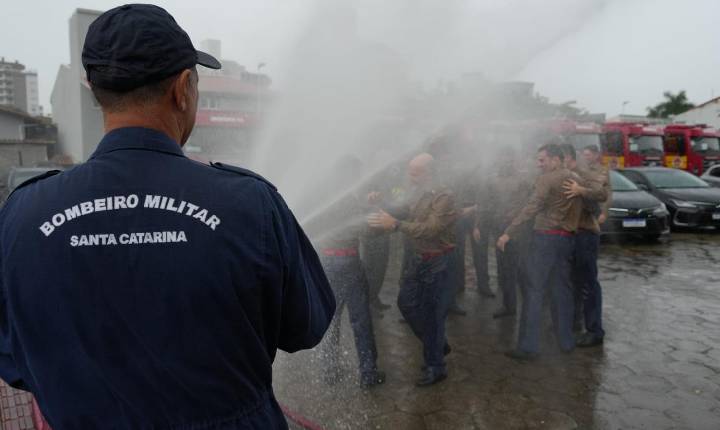 Corpo de Bombeiros Militar celebra 23 anos de emancipação com a Medalha do Centenário e promoção de bombeiros militares