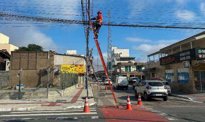 Cosip retira 600 quilos de fios obsoletos das ruas Dom Felipe, Dom Daniel e Armazém