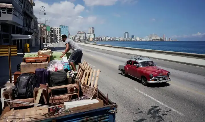 Cuba debate reformas econômica e social em meio ao bloqueio dos Estados Unidos