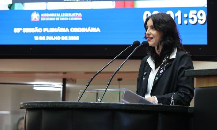 Deputada feminista Carolline Sardá toma posse na Assembleia Legislativa e anuncia forte atuação para o enfrentamento à violência contra as mulheres em Santa Catarina