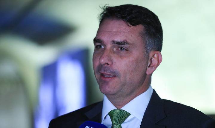 Deputados pedem investigação sobre relação entre Vorcaro e Flávio