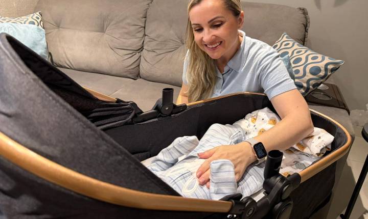 Dia das Mães: adoção realiza sonho da maternidade para servidora de Balneário Camboriú