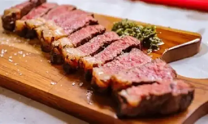 Dia do churrasco: descubra quais são os estilos de cerveja que mais combinam com diferentes carnes e acompanhamentos