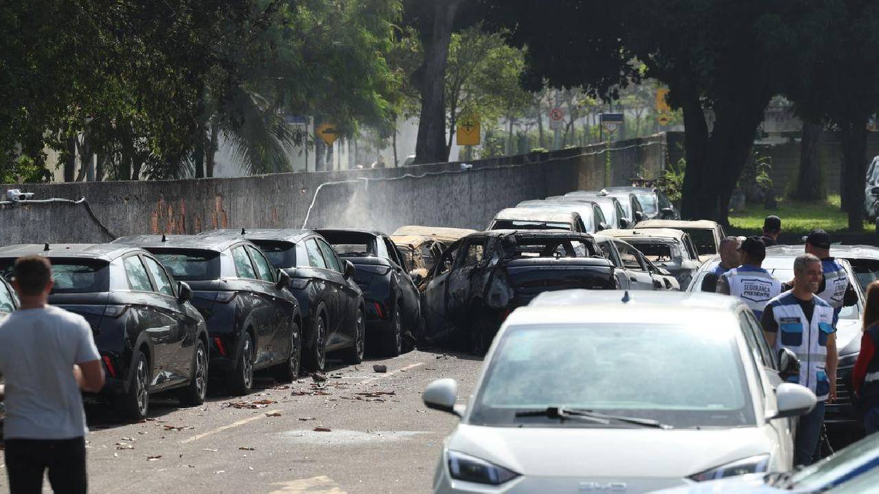 Dois helicópteros se chocam e deixam seis mortos no Rio