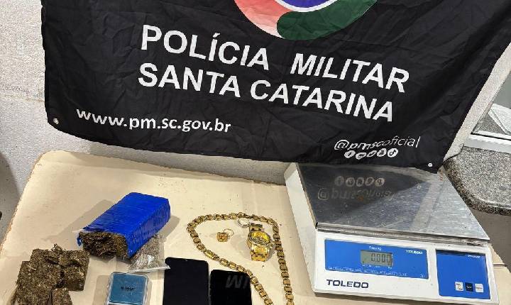 Dois homens são presos por tráfico de drogas em Porto Belo