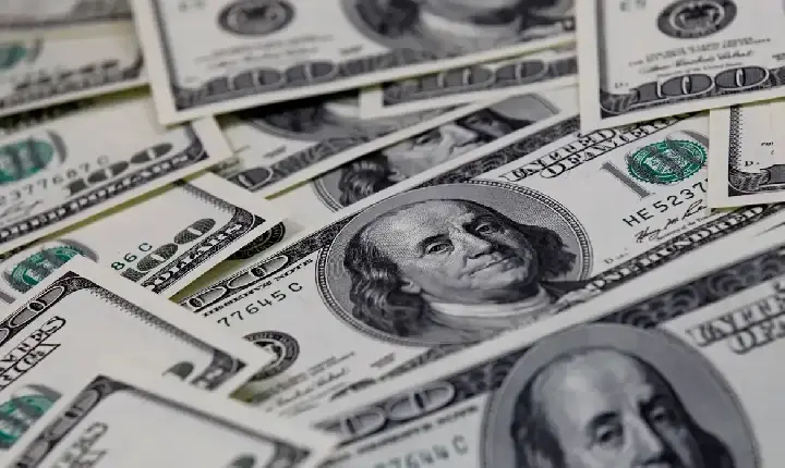 Dólar cai para R$ 4,98, e bolsa sobe em dia de alívio