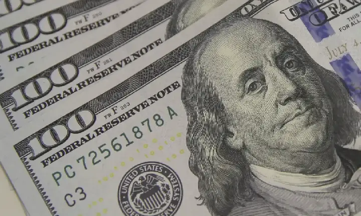 Dólar cai para R$ 5,01, e bolsa renova recorde com ajuda do exterior