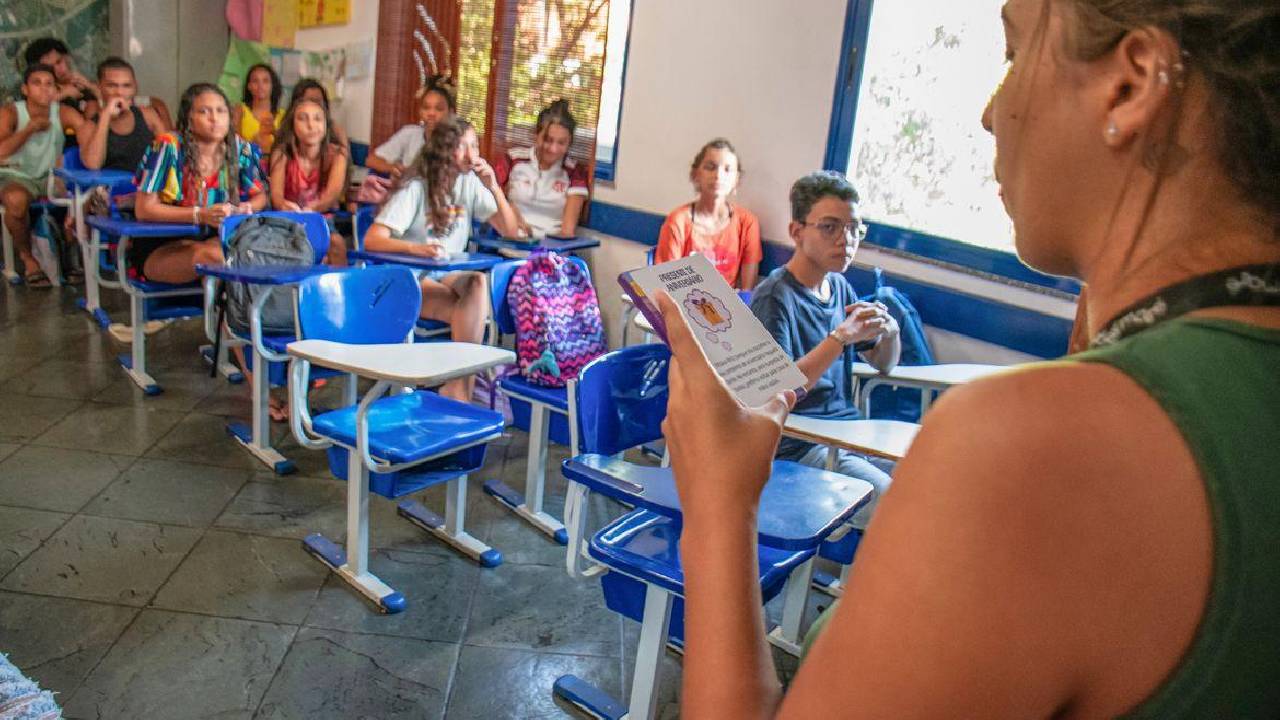 Dores menstruais tiram das aulas 4 em cada 10 alunas no país
