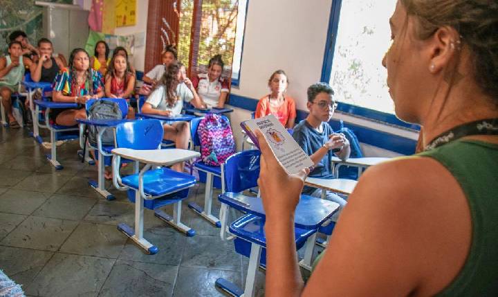 Dores menstruais tiram das aulas 4 em cada 10 alunas no país