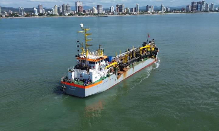 Draga Amazone se despede de Balneário Piçarras após conclusão da megaobra e celebra com “rainbow”