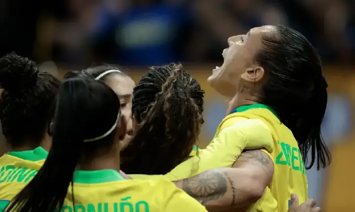 Em virada relâmpago, seleção brasileira feminina vence Estados Unidos - Confira os resultados de sábado