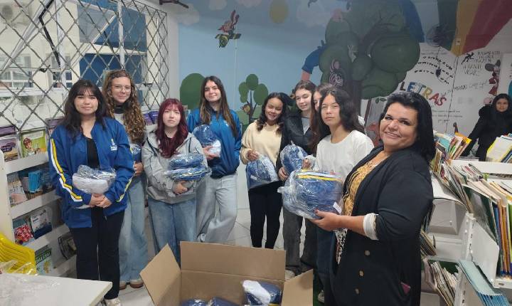 Entrega dos uniformes de inverno inicia nos Centros Educacionais Municipais de Balneário Camboriú
