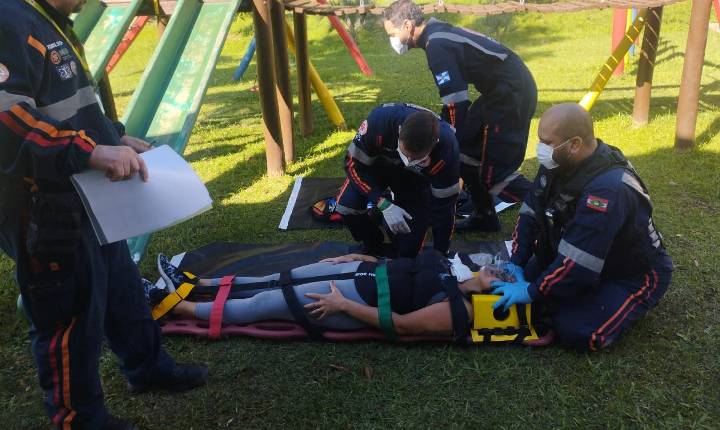 Equipe do SAMU de Balneário Camboriú participa de capacitação em emergências traumáticas