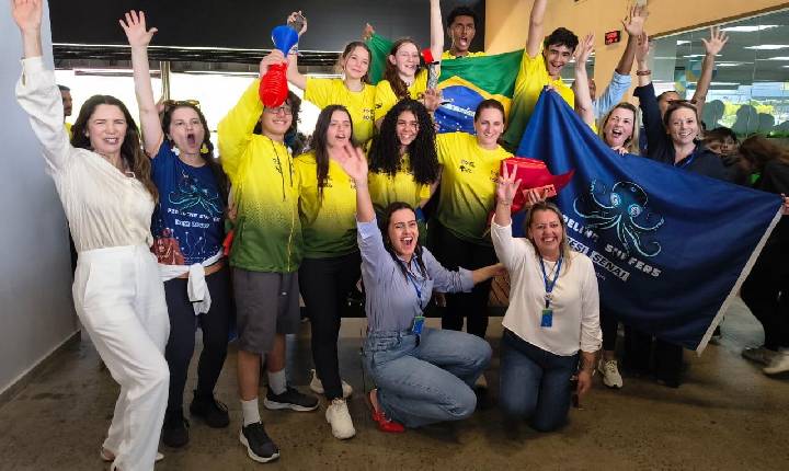 Estudantes da Escola SESI Itajaí retornam ao Brasil entre os melhores do mundo na robótica educacional