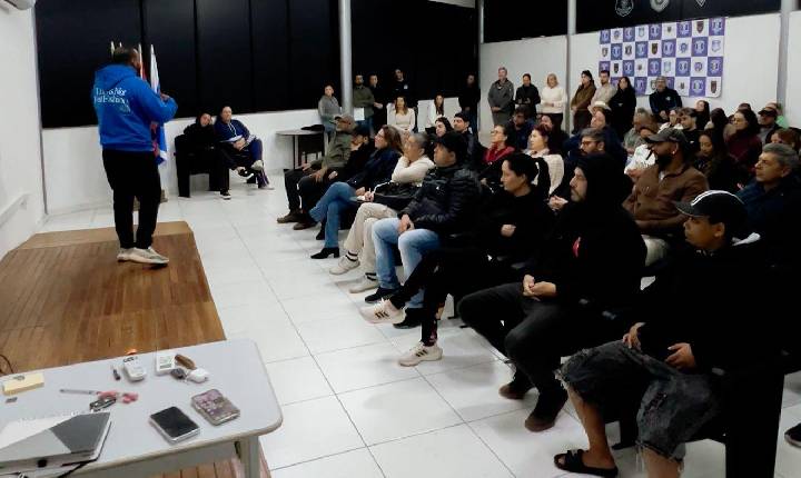 Feirantes selecionados para a Feira da Orla participam de reunião