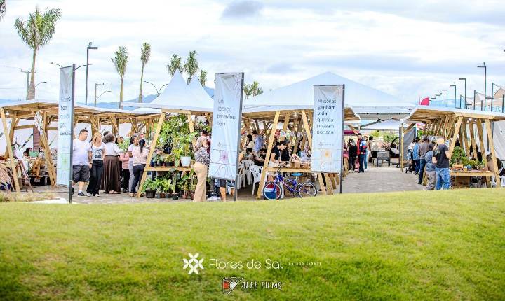 Feirinha do Flores de Sal reúne mais de 50 expositores e recebe pré-evento do Antigos e Amigos neste sábado
