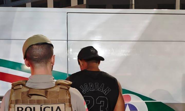 Foragido de 30 anos é recapturado pela Polícia Militar no bairro Dom Bosco em Itajaí 
