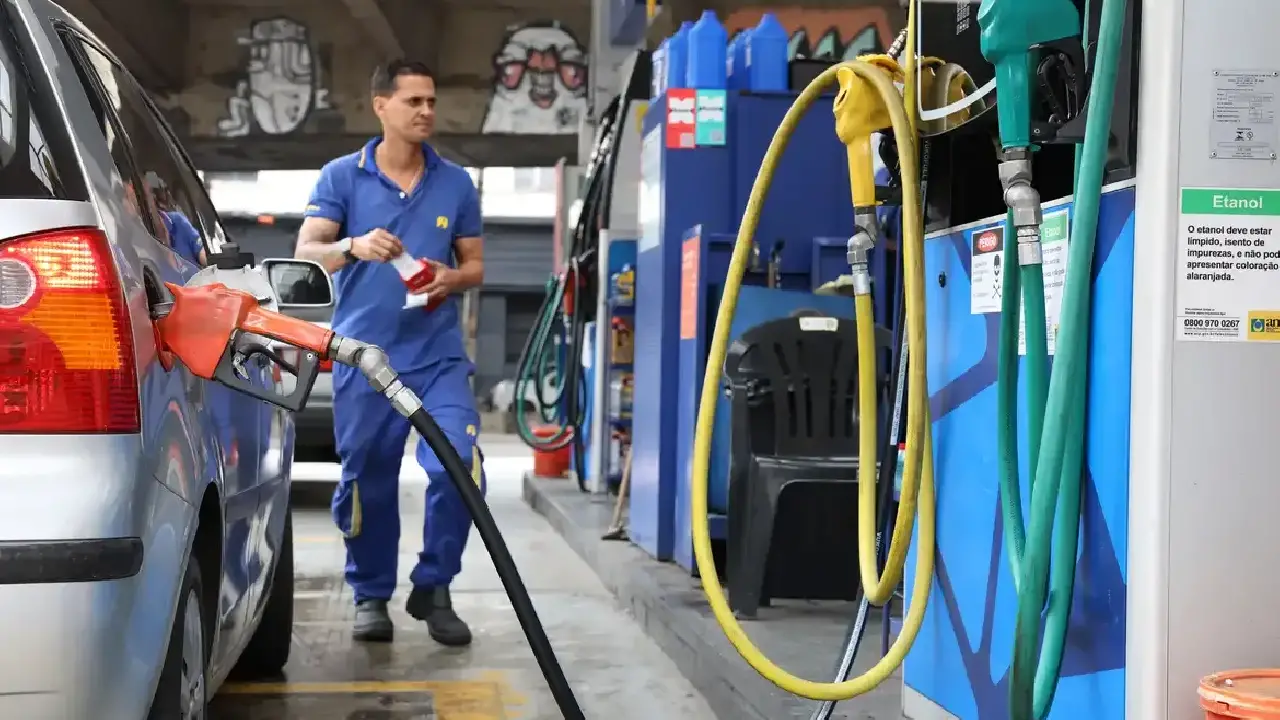 Governo federal fixa subvenção à gasolina em R$ 0,44 por litro