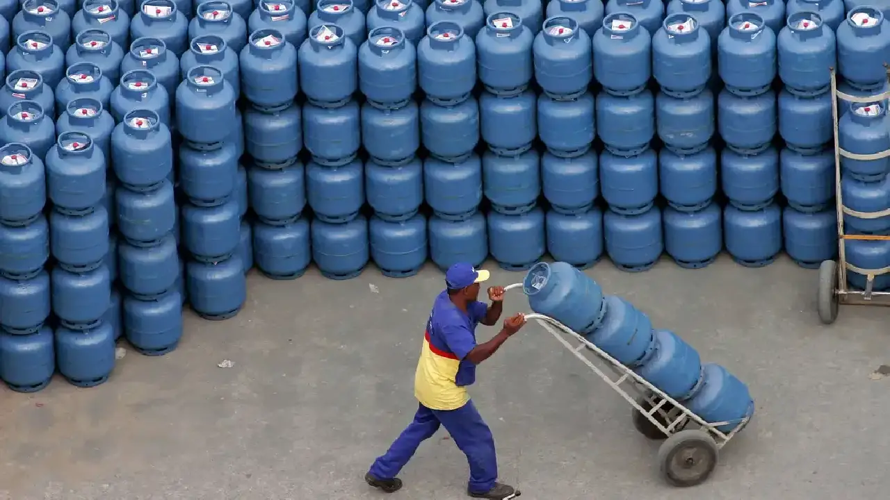 Governo libera R$ 330 milhões para segurar preço do gás de cozinha