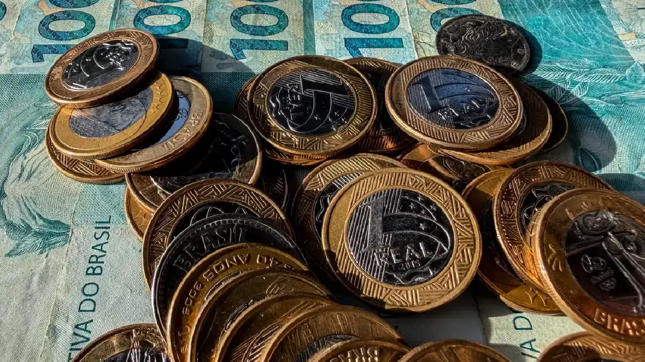 Inflação usada para corrigir salários acumula 4,33% em 12 meses