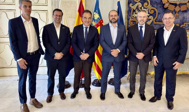 Itajaí e Alicante firmam acordo de cidas-irmãs voltado aoa turismo, economia e inovação