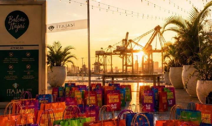 Itajaí Shopping promove Grande Queima de Inverno com descontos de até 70% 