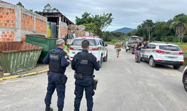 Itapema realiza operação integrada de fiscalização em galpões de recicláveis