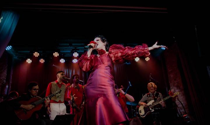 Joana Castanheira leva shows do projeto autoral 