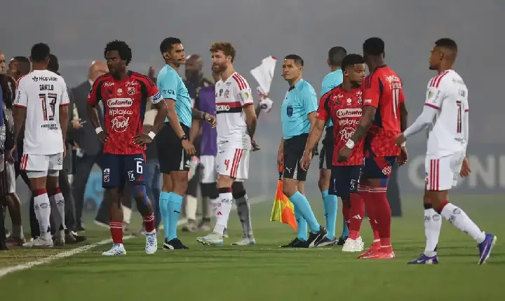 Libertadores: Flamengo tem jogo cancelado e Corinthians avança 'do sofá' - Confira os resultados de quinta-feira