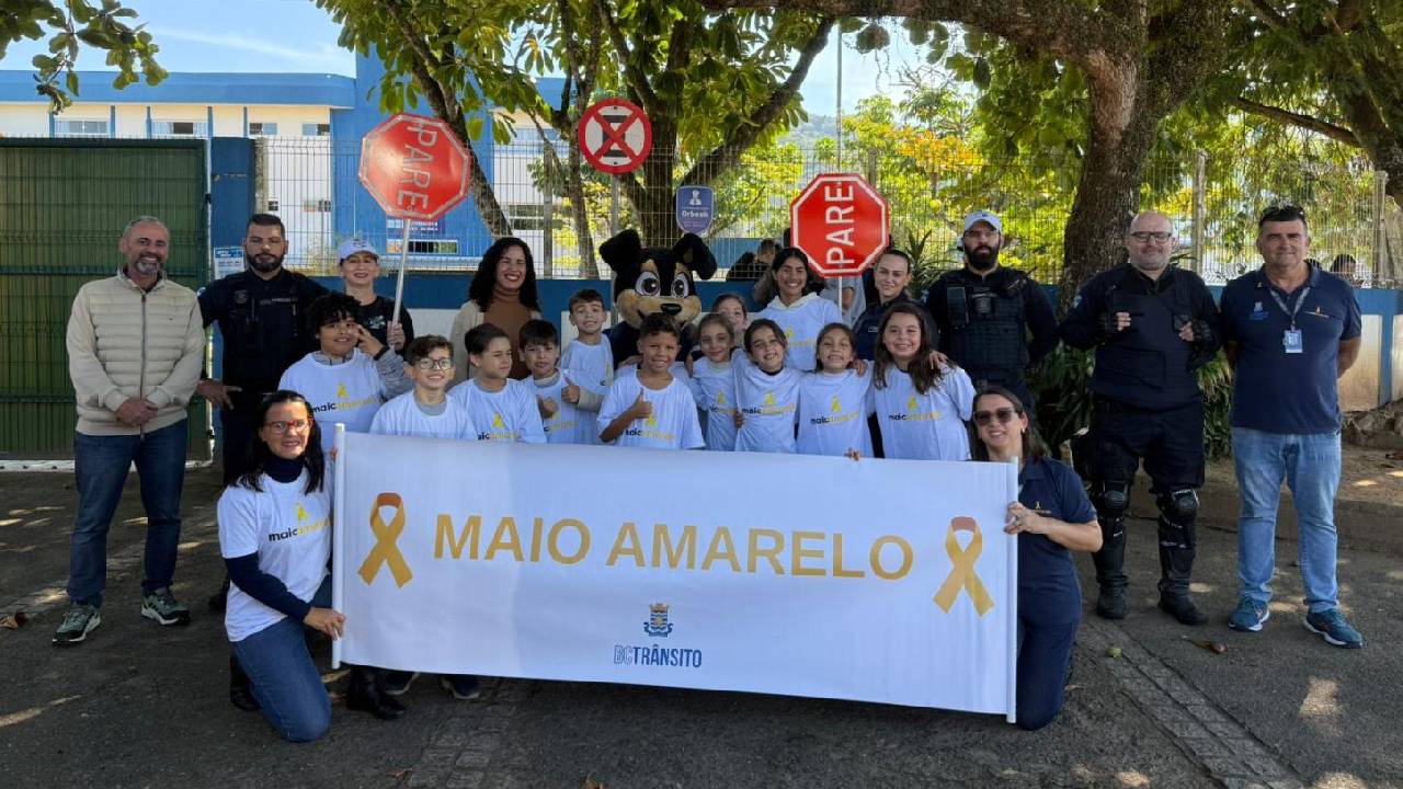 Maio Amarelo: alunos do Programa Transitar participam de ação educativa