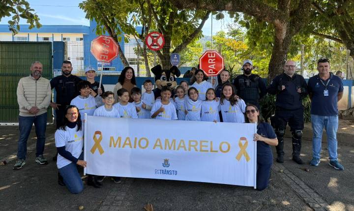 Maio Amarelo: alunos do Programa Transitar participam de ação educativa