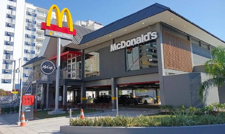 McDonald's inaugura quinta unidade em Blumenau com arquitetura inspirada na cultura germânica