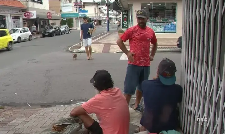 Ministério Público leva atendimento e orientação jurídica ao PopRuaJud em Balneário Camboriú