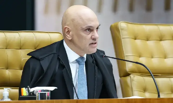 Moraes dá 10 dias para Polícia Federal ouvir Flávio em caso de calúnia contra Lula